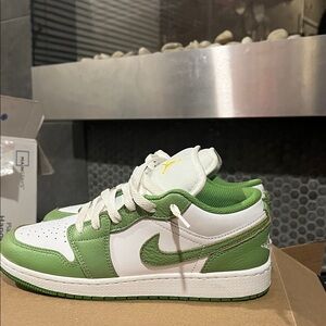 Nike Kids Green and White Sneakers